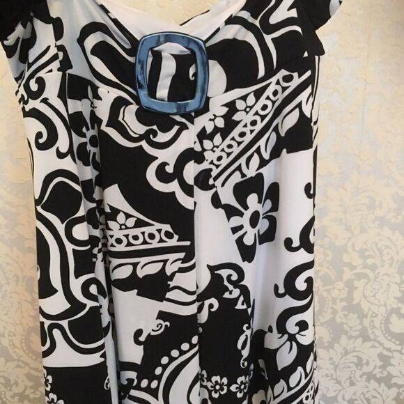 Midi Skirt Cache!  - Picture 1 of 8